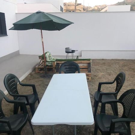 Bajo Con Jardin En Primera Linea De Playa Málaga Buitenkant foto