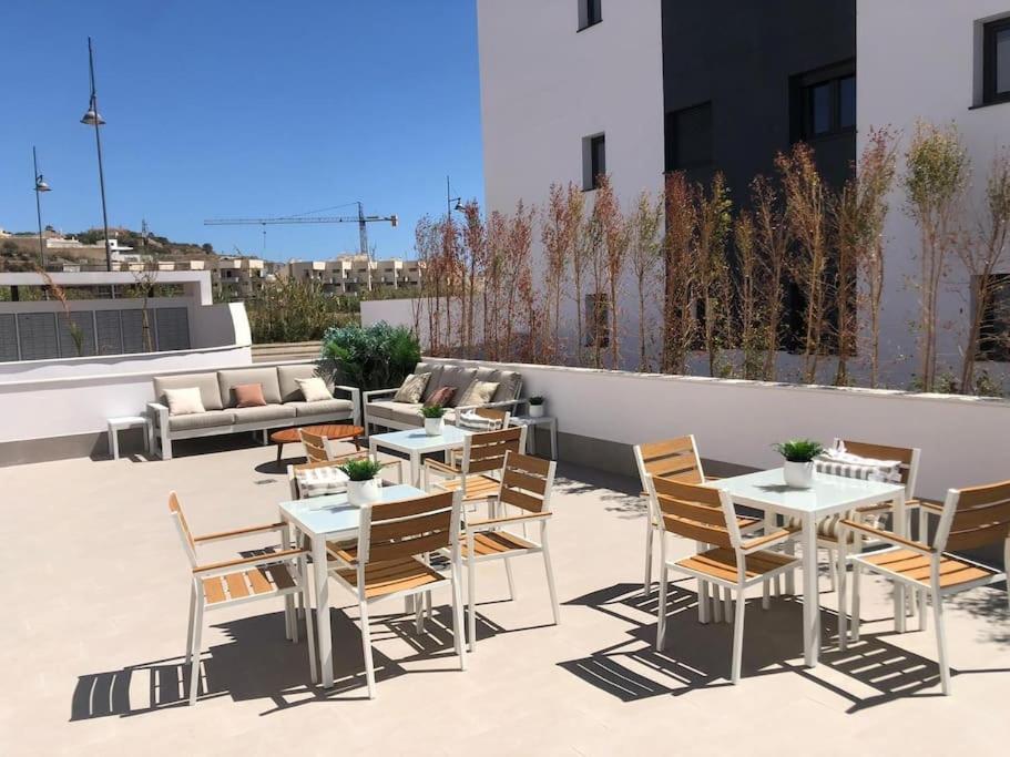 Bajo Con Jardin En Primera Linea De Playa Málaga Buitenkant foto