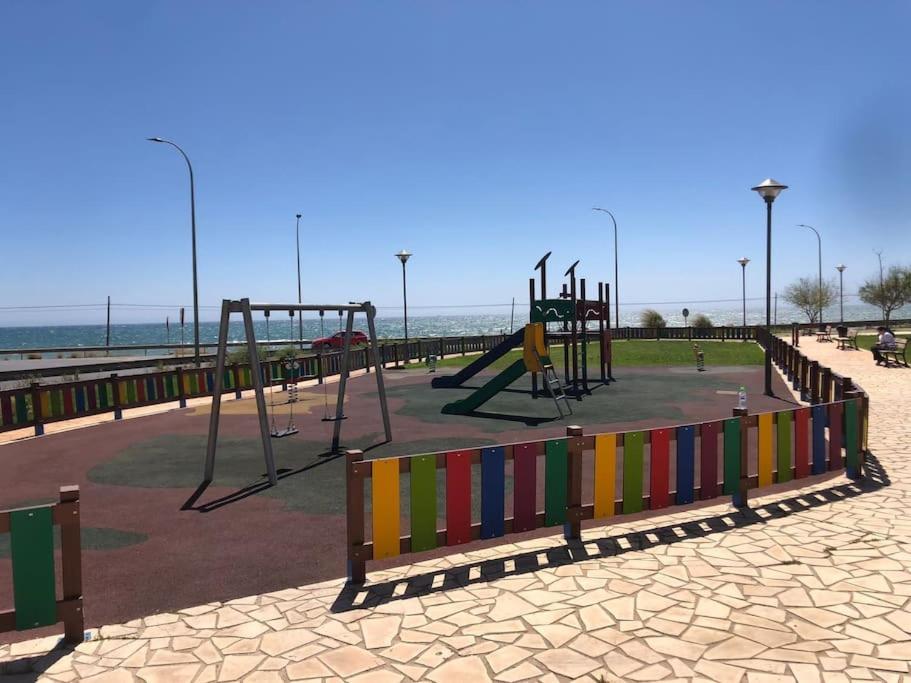 Bajo Con Jardin En Primera Linea De Playa Málaga Buitenkant foto