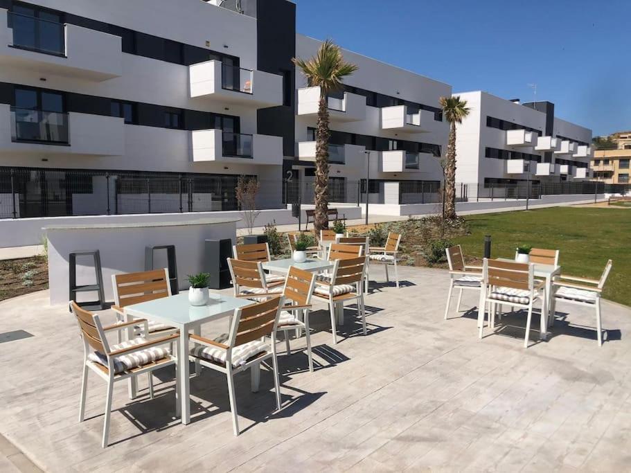 Bajo Con Jardin En Primera Linea De Playa Málaga Buitenkant foto