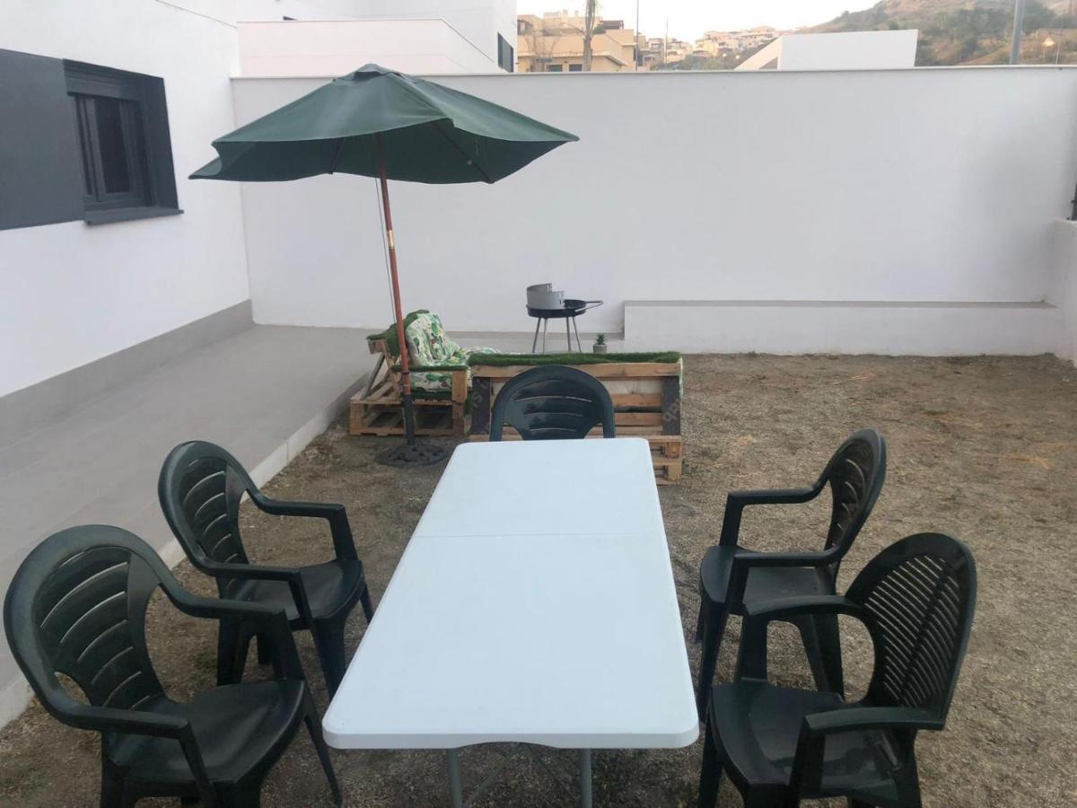 Bajo Con Jardin En Primera Linea De Playa Málaga Buitenkant foto